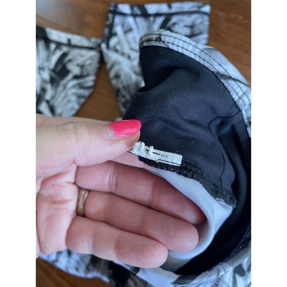 PrAna Womens Cropped Capri Leggings Stretch Gray  Black Tropical Floral Pants  S - Picture 5 of 7